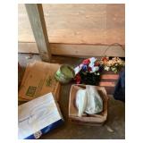 Miscellaneous items, flower decor