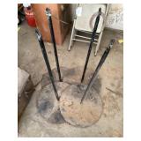 4 metal stands