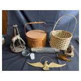 Baskets, giraffe figurine, & other assorted decor