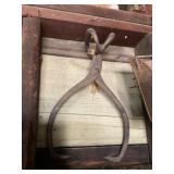 Metal tongs