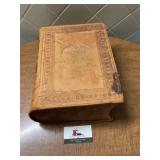 Antique Websterï¿½s dictionary