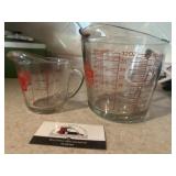 Glass measuring cups