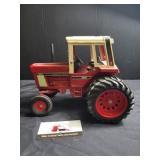 Ertl 1586 International tractor