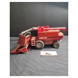 Ertl 7210 International combine