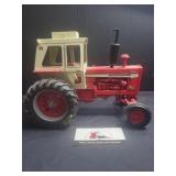 Ertl 1456 Farmall International tractor