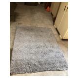 Rug approximately 60 x 78