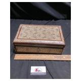 Wooden jewelry box