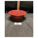 Enamel strainer
