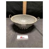 Enamel strainer