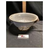 Enamel strainer