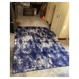 Rug approximately 80 x 118