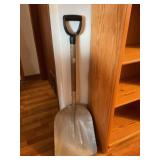 Aluminum shovel