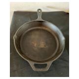 Lodge cast iron skillet