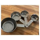 Metal measuring cups