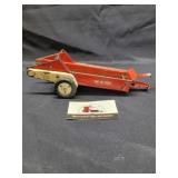 Tru scale metal manure spreader