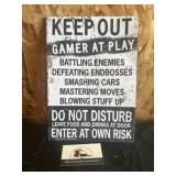 Metal gamer sign