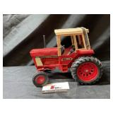 Ertl International 1086 Die Cast Tractor
