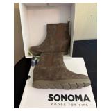 New in box size 8.5 womenï¿½s shoes