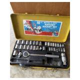 Ratchet and socket set