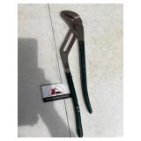 Adjustable pliers
