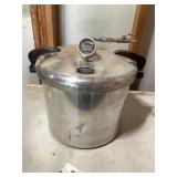 Presto pressure cooker 21 quart