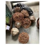 Wicker spheers