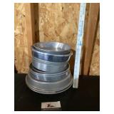 Pie and cake pans