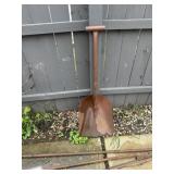 Metal grain  shovel