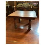 Five leg oak table with four leaves