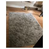 Rug approximately 70 x 100