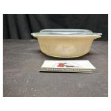 Pyrex tan with ivy leaves bowl with lid