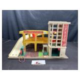Fisher Price Parking ramp and service center