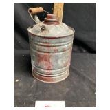 Metal gas can