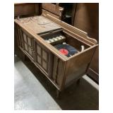 Magnavox stereo turntable approximately 16 x 36 x