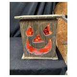 Wooden lighted, jackal Jack-oï¿½-lantern
