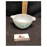 Pyrex Amish pattern bowl number 18