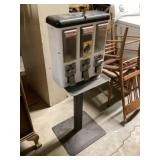 Candy machine with keys