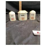 Salt pepper shakers