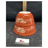 Pyrex, mixing bowls