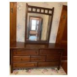 Dresser with detachable mirror