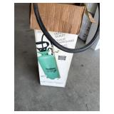 Handheld garden sprayer