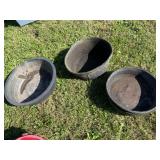 Rubber feed pans