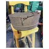 Cast iron pot