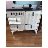 Magic Chef enamel stove