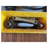 Ratchet wrenches