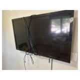 Emerson tv with wall mount