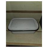 Porcelain pan with lid