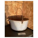 Cast iron pot