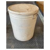 Metal can with lid