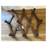 Accordion cup rack